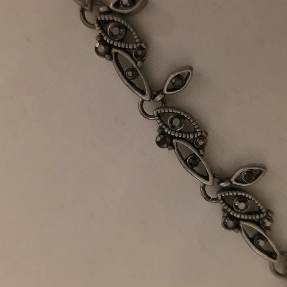 Crown Trifari Antique Silver Tone Marcasite Dainty Leaf Petal Chain 16